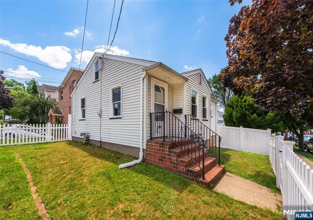 3rd image of 517 1St St, Carlstadt, NJ 07072 | MLS# 26025770