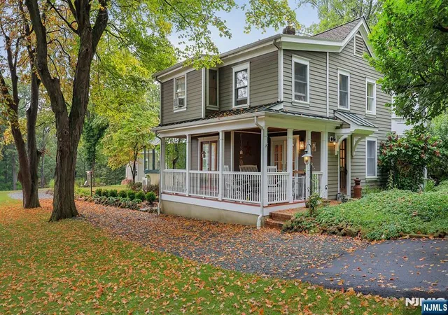 Homes for sale in Watchung, NJ | 35 Woodledge Rd, Watchung, NJ 07069 | MLS# 26025777