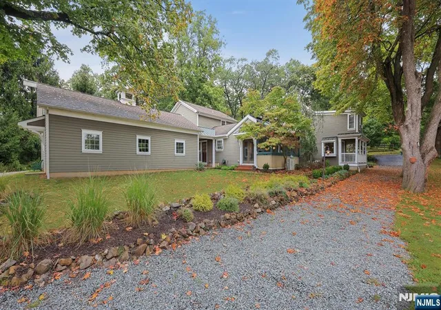 Homes for sale in Watchung, NJ | 35 Woodledge Rd, Watchung, NJ 07069 | MLS# 26025777