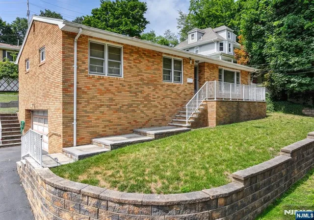 2nd image of 176 Pompton Rd, Haledon, NJ 07508 | MLS# 26025793