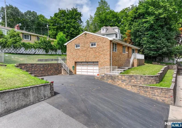 3rd image of 176 Pompton Rd, Haledon, NJ 07508 | MLS# 26025793