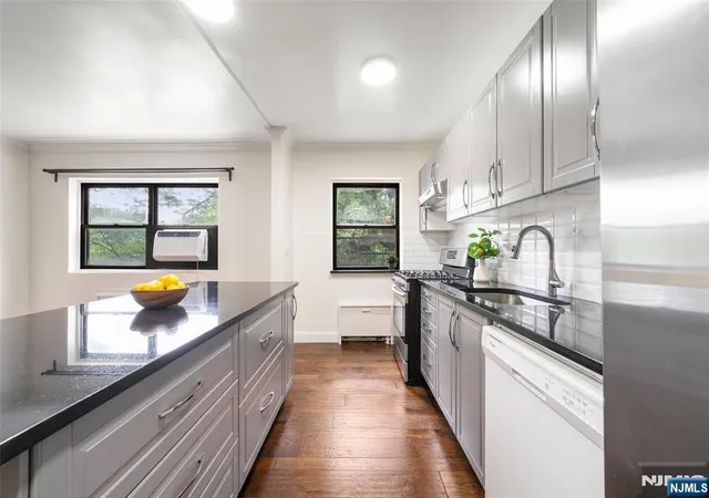 Homes for sale in Fort Lee, NJ | 410 Park Pl #4B, Fort Lee, NJ 07024 | MLS# 26025796