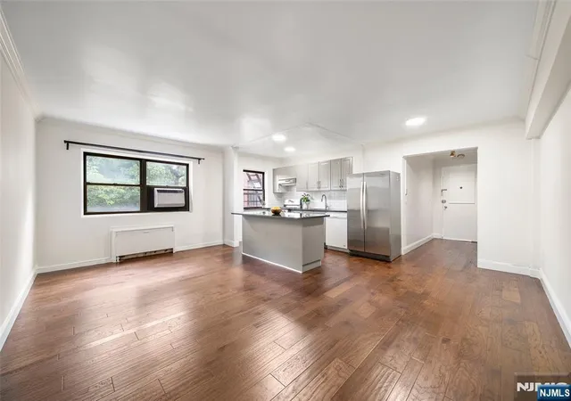 5th image of 410 Park Pl, Fort Lee, NJ 07024