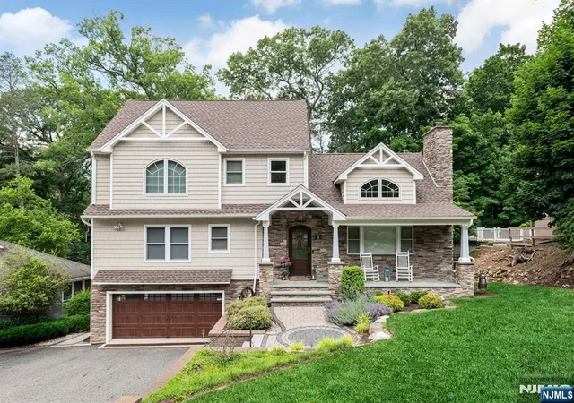 Photo 2 of Sale Pending at 31 Osceola Rd, Wayne, NJ 07470 | MLS# 26025799 | Listing updated on 2026-08-06