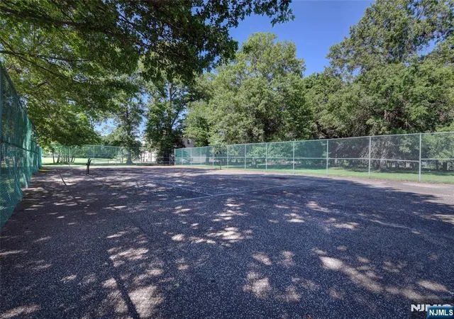 Homes for sale in Pequannock Township, NJ | 520 Turnpike, Pequannock Township, NJ 07444 | Houzeo