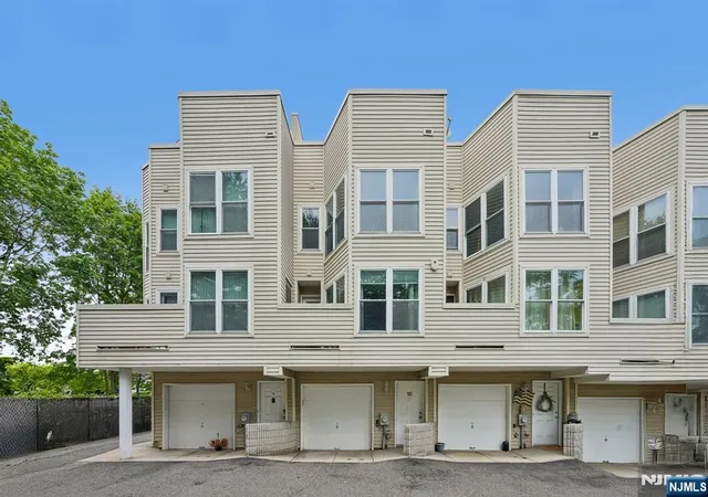 Homes for sale in Hackensack, NJ | 925 Main Street, Hackensack, NJ 07601 | Houzeo