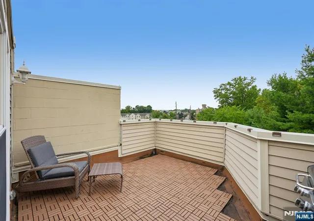 Homes for sale in Hackensack, NJ | 925 Main St #10, Hackensack, NJ 07601 | MLS# 26025842