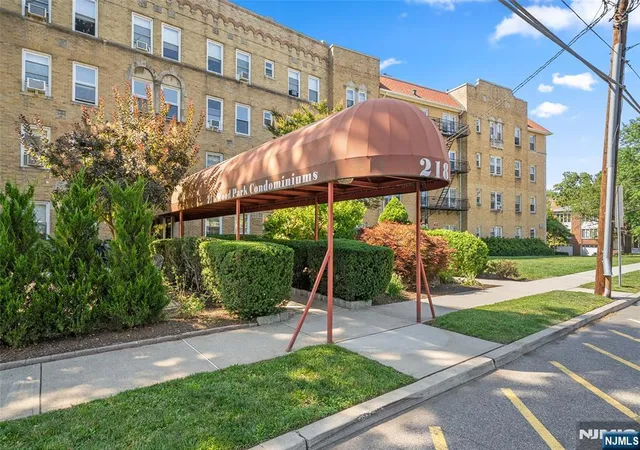 Homes for sale in Leonia, NJ | 218 Broad Ave #3C, Leonia, NJ 07605 | MLS# 26025901