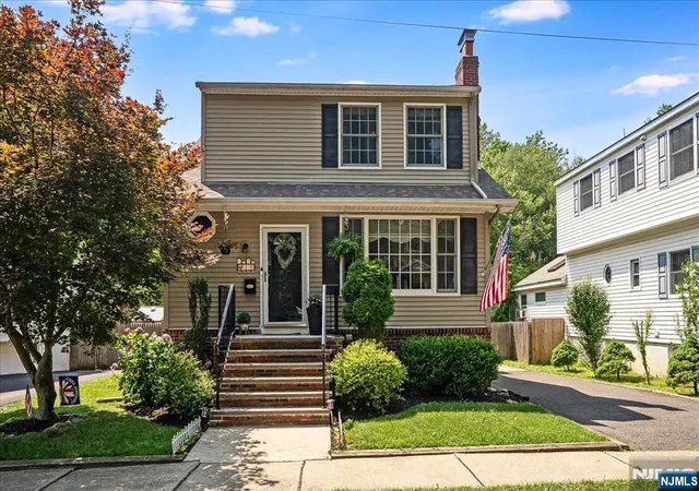 Homes for sale in Hillsdale, NJ | 15 Oak St, Hillsdale, NJ 07642 | MLS# 26025906