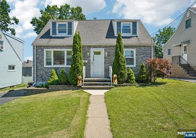 Homes for sale in Elmwood Park, NJ | 64 16th Ave, Elmwood Park, NJ 07407 | MLS# 26025909