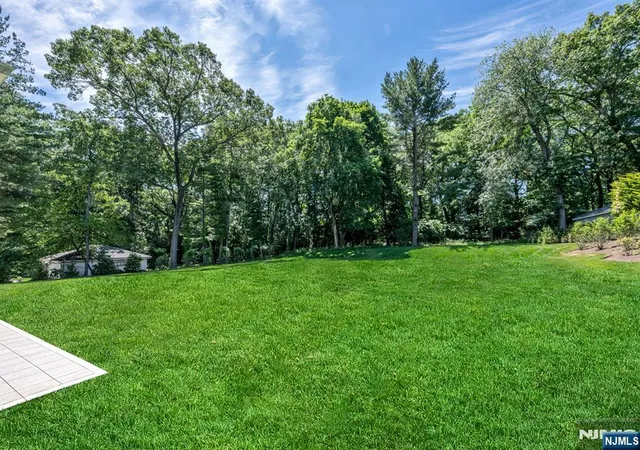 Homes for sale in Wyckoff, NJ | 520 Clinton Ave, Wyckoff, NJ 07481 | MLS# 26025942