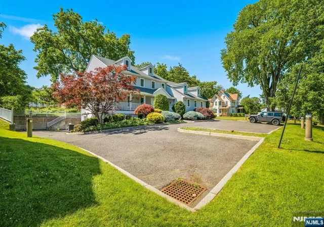 Homes for sale in Teaneck, NJ | 646 Teaneck Rd, Teaneck, NJ 07666 | MLS# 26025979