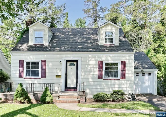 Homes for sale in Teaneck, NJ | 1806 Palisade Ave, Teaneck, NJ 07666 | MLS# 26026048