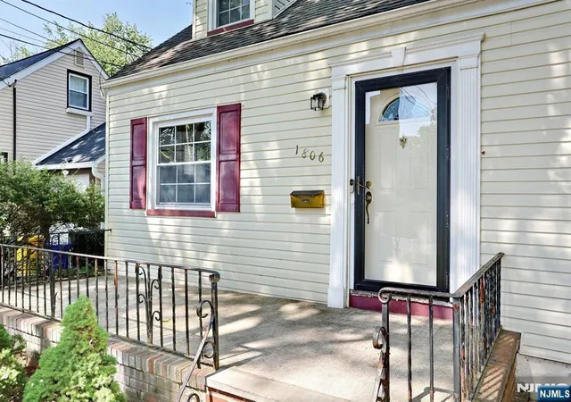 Homes for sale in Teaneck, NJ | 1806 Palisade Ave, Teaneck, NJ 07666 | MLS# 26026048