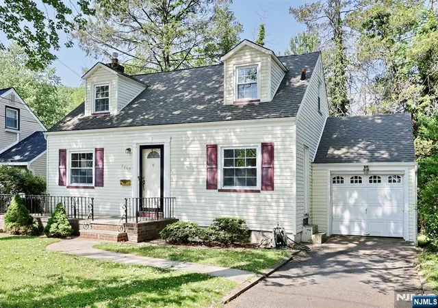 Homes for sale in Teaneck, NJ | 1806 Palisade Ave, Teaneck, NJ 07666 | MLS# 26026048