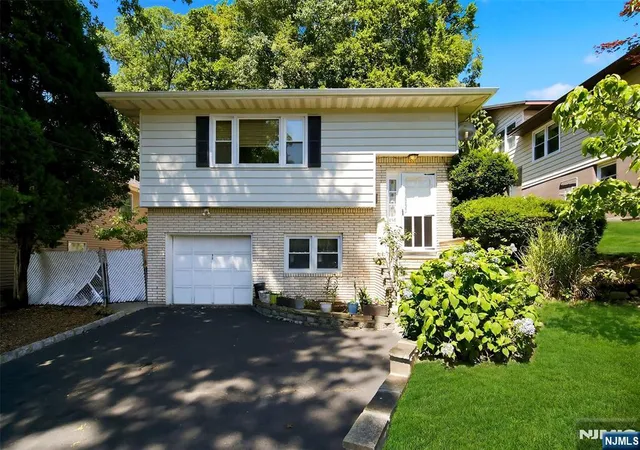 Homes for sale in Hackensack, NJ | 444 Lookout Ave, Hackensack, NJ 07601 | MLS# 26026049