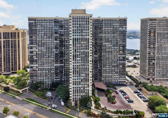 2nd image of 300 Winston, Cliffside Park, NJ 07010