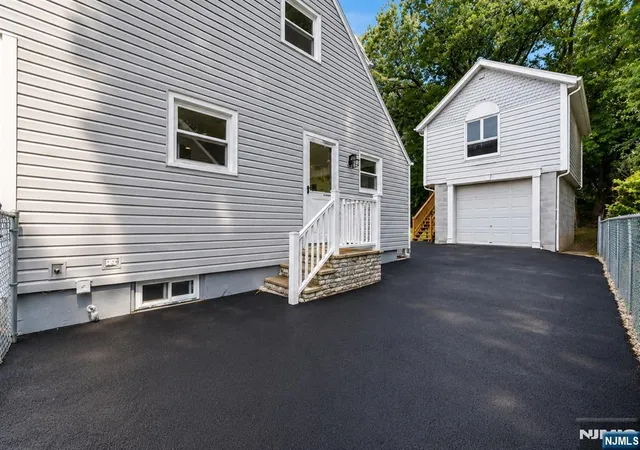 11th image of 18 Farmingdale Ave, Bloomfield, NJ 07003 | MLS# 26026083