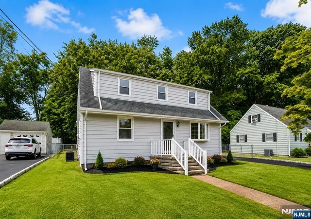 2nd image of 18 Farmingdale Ave, Bloomfield, NJ 07003 | MLS# 26026083