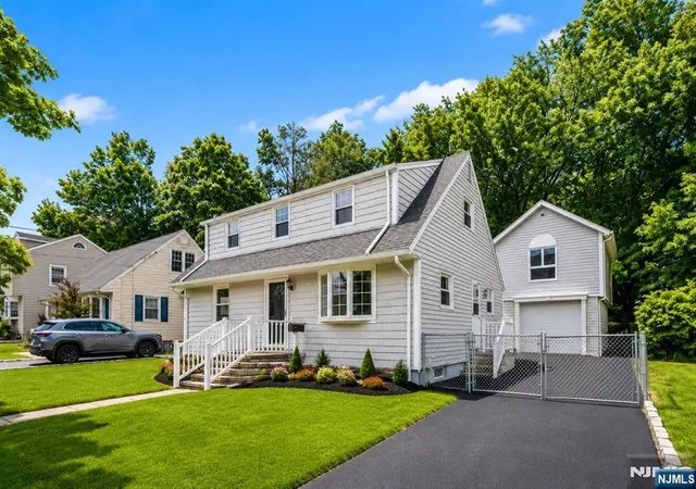 3rd image of 18 Farmingdale Ave, Bloomfield, NJ 07003 | MLS# 26026083