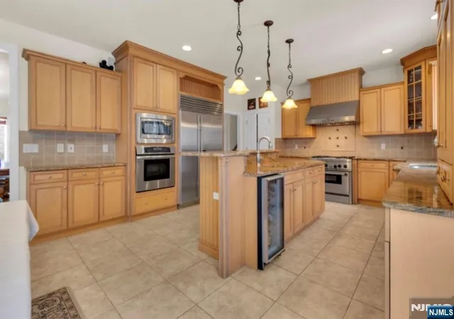 2nd image of 34 Kanouse Ln, Montville, NJ 07045 | MLS# 26026119