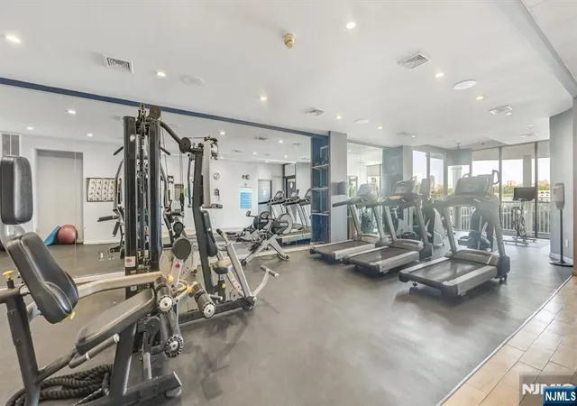2nd image of 1055 River Rd, Edgewater, NJ 07020