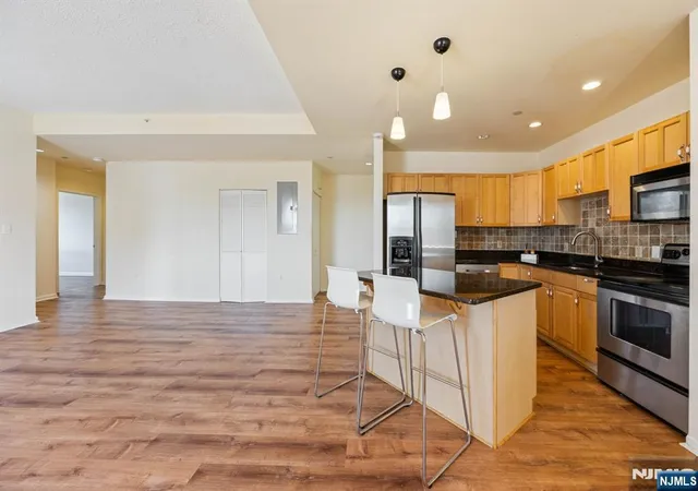 Homes for sale in Palisades Park, NJ | 399 11Th St #301, Palisades Park, NJ 07650 | MLS# 26026238