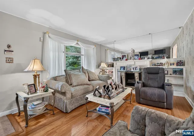 5th image of 105 Baldwin Pl, Bloomfield, NJ 07003 | MLS# 26026272