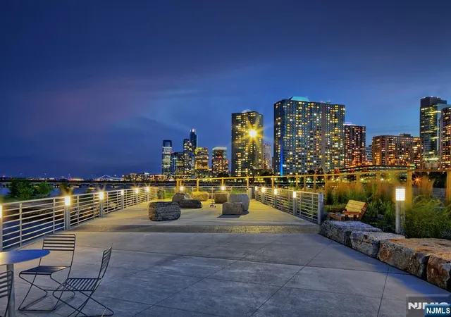 Homes for sale in Jersey City, NJ | 20 Newport Parkway, Jersey City, NJ 07310 | Houzeo