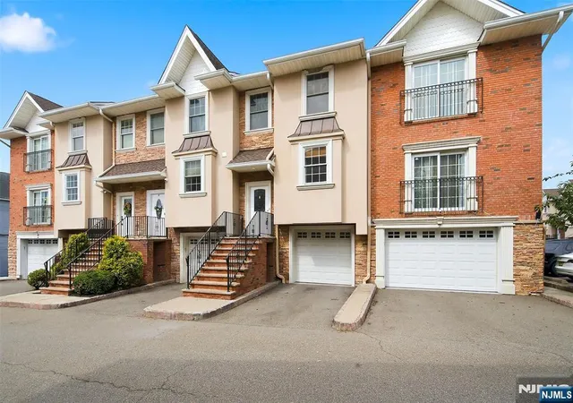 Homes for sale in Wallington, NJ | 4 Jeanine Ln #37, Wallington, NJ 07057 | MLS# 26026415
