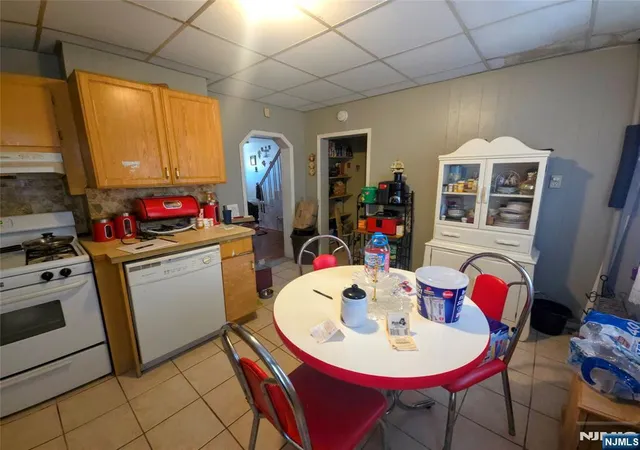 5th image of 16 Crittenden St, Newark, NJ 07104 | MLS# 26026460