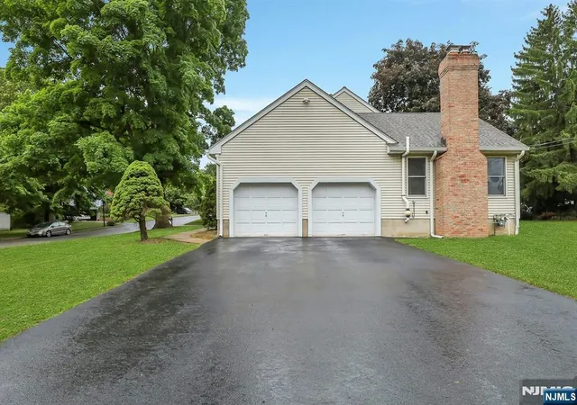 Photo 2 of Sale Pending at 2 Rogers Ct, Midland Park, NJ 07432 | MLS# 26026605 | Listing updated on 2026-09-11