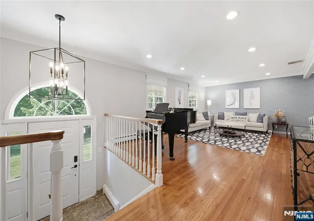 Photo 4 of Sale Pending at 19 Robin Rd, Mahwah, NJ 07430 | MLS# 26027176 | Listing updated on 2026-09-02