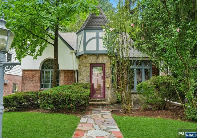 Photo 1 of Sale Pending at 1094 Belle Ave, Teaneck, NJ 07666 | MLS# 26027924 | Listing updated on 2026-09-10
