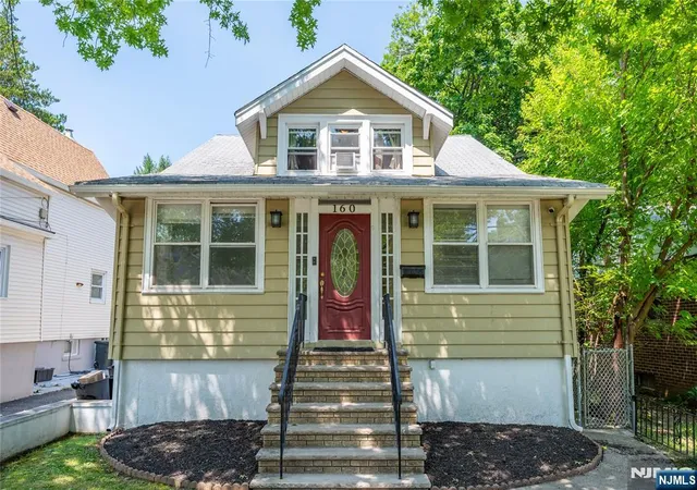 Photo 2 of Single family home for sale at 160 Mt Vernon St, Ridgefield Park, NJ 07660 | MLS# 26028110 | Listing updated on 2026-09-13