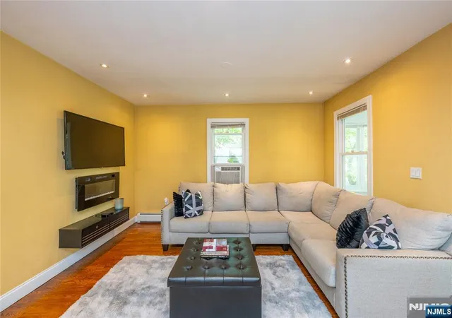 Photo 3 of Single family home for sale at 160 Mt Vernon St, Ridgefield Park, NJ 07660 | MLS# 26028110 | Listing updated on 2026-09-13