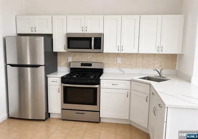 Photo 3 of Sale Pending at 1870 John F Kennedy Blvd #3F, Jersey City, NJ 07305 | MLS# 26028273 | Listing updated on 2026-09-09