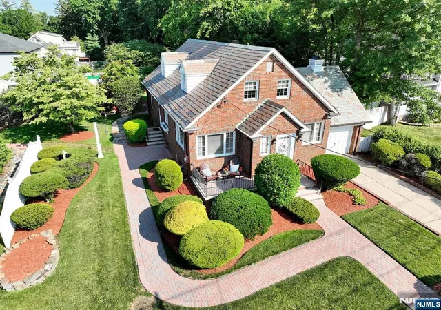Photo 1 of Sale Pending at 10 Glenwood Ave, Leonia, NJ 07605 | MLS# 26028404 | Listing updated on 2026-09-05