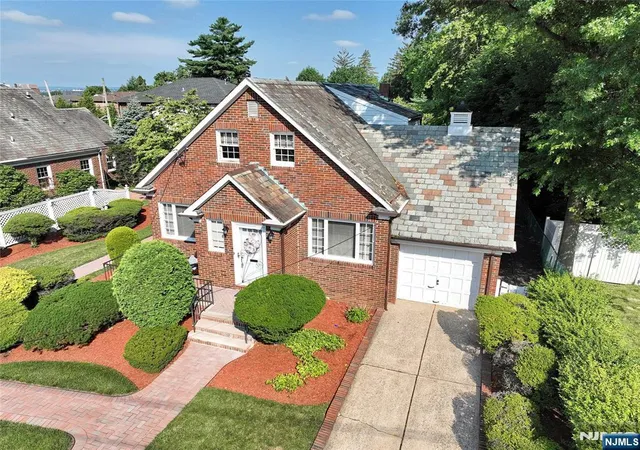 Photo 2 of Sale Pending at 10 Glenwood Ave, Leonia, NJ 07605 | MLS# 26028404 | Listing updated on 2026-09-05