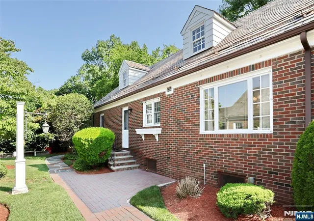 Photo 3 of Sale Pending at 10 Glenwood Ave, Leonia, NJ 07605 | MLS# 26028404 | Listing updated on 2026-09-05