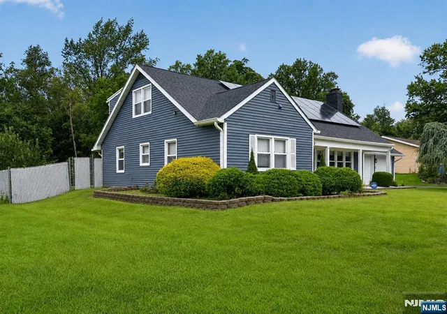 Photo 3 of Single family home for sale at 62 Macafee Rd, Franklin, NJ 08873 | MLS# 26028732 | Listing updated on 2026-09-16