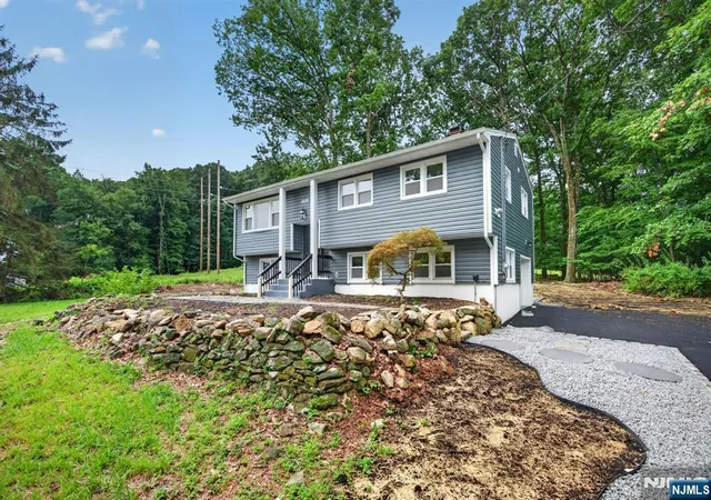 Photo 3 of Sale Pending at 150 Mount Olive Rd, Mount Olive Township, NJ 07836 | MLS# 26028908 | Listing updated on 2026-10-02