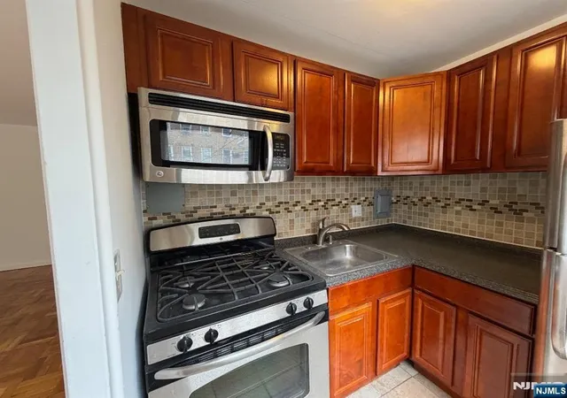 Photo 2 of Condo for sale at 6515 Blvd #2E, West New York, NJ 07093 | MLS# 26028977 | Listing updated on 2026-09-08