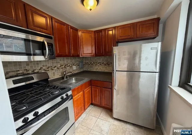 Photo 3 of Condo for sale at 6515 Blvd #2E, West New York, NJ 07093 | MLS# 26028977 | Listing updated on 2026-09-08