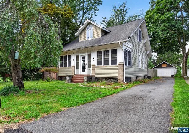 Photo 2 of Sale Pending at 322 Romain Ave, Pompton Lakes, NJ 07442 | MLS# 26029020 | Listing updated on 2026-08-26