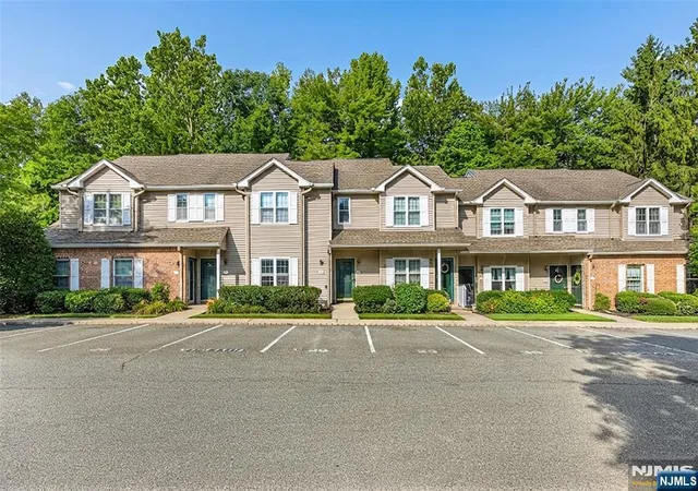 Photo 3 of Condo for sale at 20 Mulford Ct #C0025, Roseland, NJ 07068 | MLS# 26029422 | Listing updated on 2026-09-20