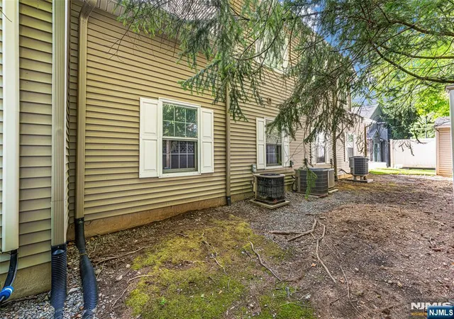 Listing Photo 4 - Condo for sale in building located at 20 Mulford Ct, Roseland, NJ 07068 - Unit #C0025