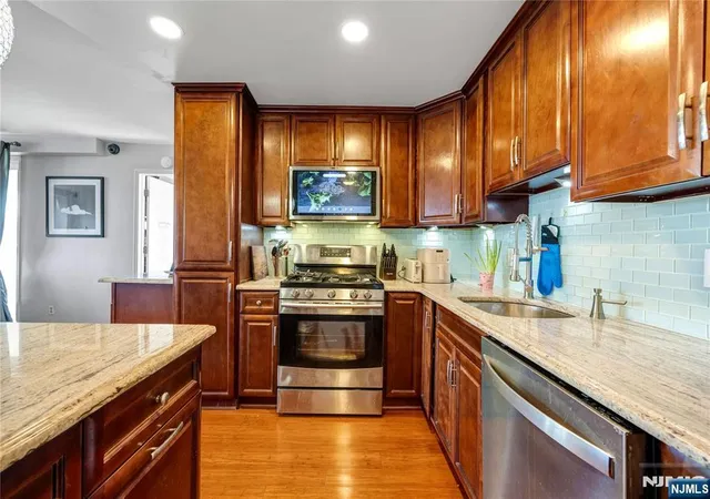 Photo 3 of House for sale at 555 North Ave #11E, Fort Lee, NJ 07024 | MLS# 26029964 | Listing updated on 2026-09-27