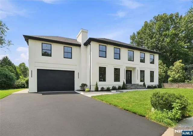 Photo 3 of Single family home for sale at 41 Pino Ct, Clifton, NJ 07013 | MLS# 26030094 | Listing updated on 2026-08-30