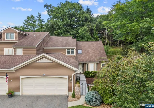 Photo 2 of Townhouse for sale at 239 Westervelt Ln, Mahwah, NJ 07430 | MLS# 26030230 | Listing updated on 2026-09-19